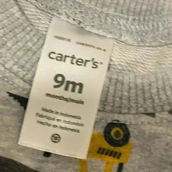Carter’s sweatshirt - Picture 3 of 4